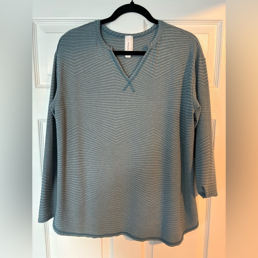 Honeyme sage green top size medium NWOT